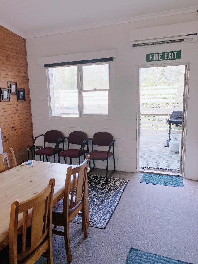 קווינבאיין Bayplay Beach Cottage - Pet Friendly מראה חיצוני תמונה